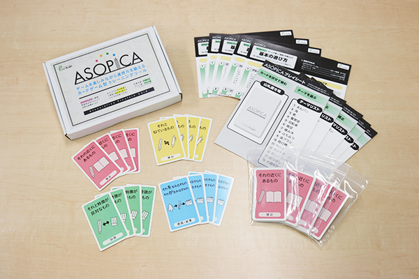 アイデアトランプ カードを手に持ったところ